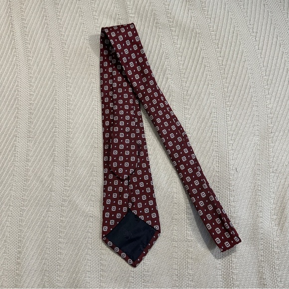 Brooks Brothers pure silk necktie, dark red with square pattern, office, date - Picture 4 of 7